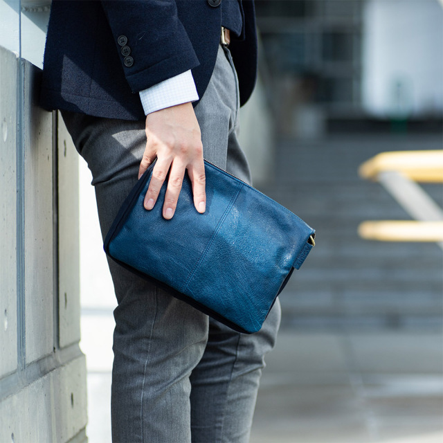 ペガーズクラッチ』(全3色)ラセッテー/軽量なピッグレザーを使用した