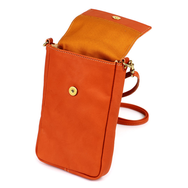 シックスマホショルダー』(全3色)軽量ソフトヌメ/身軽に外出できる軽量