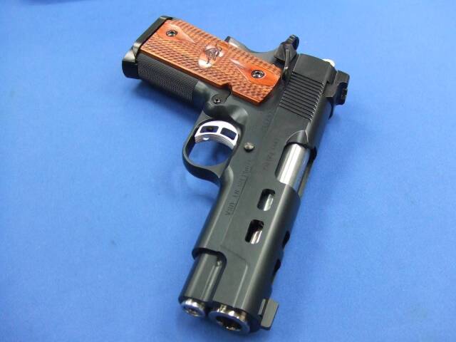 プロキャリー カスタム ウッドグリップ付き | ウエスタンアームズ