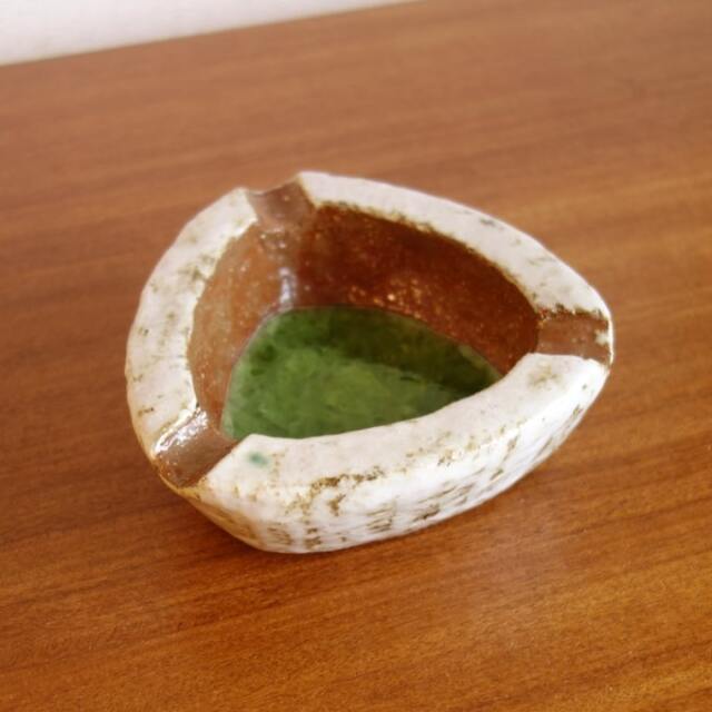 ヴィンテージ灰皿 三角形陶器 ｜アンバーデザイン