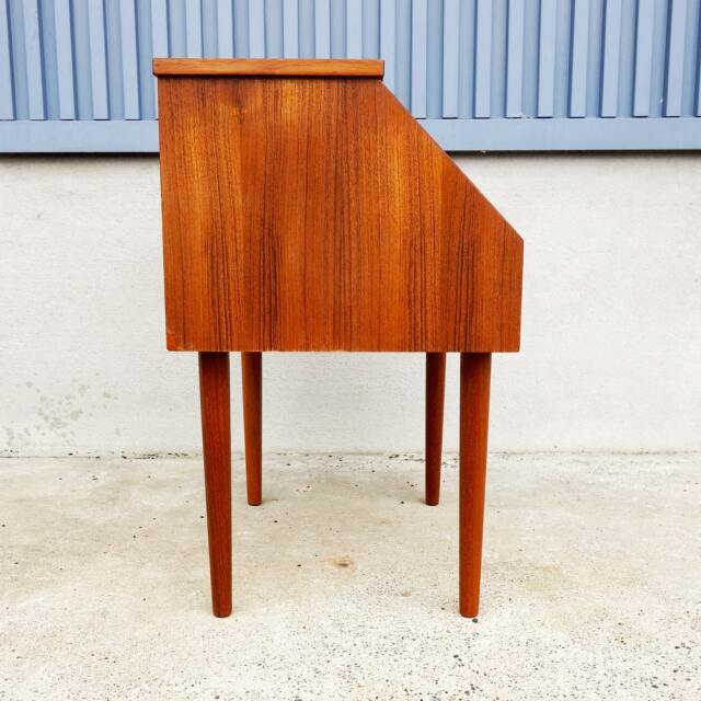 ヴィンテージ小さいナイトテーブル｜北欧家具通販・アンバーデザイン