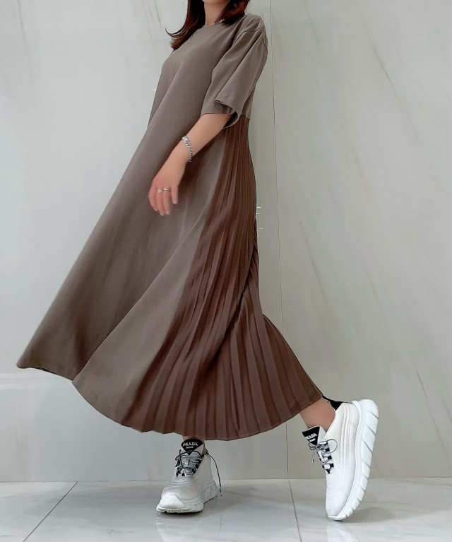 selva secreta】Pleats Tshirt one-piece half-sleeve(greige)