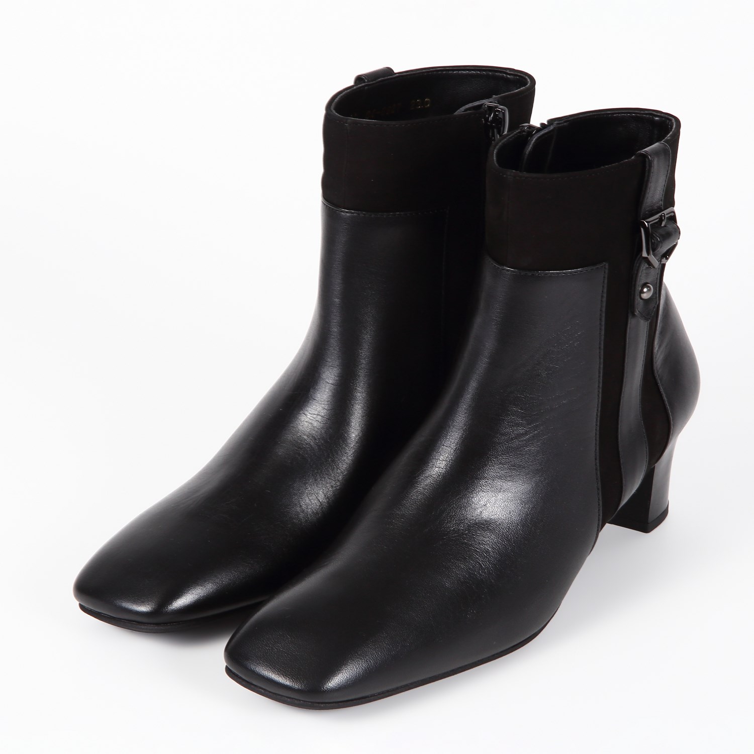 BARCLAY（バークレー）サイドベルト付ショートブーツ ブラック