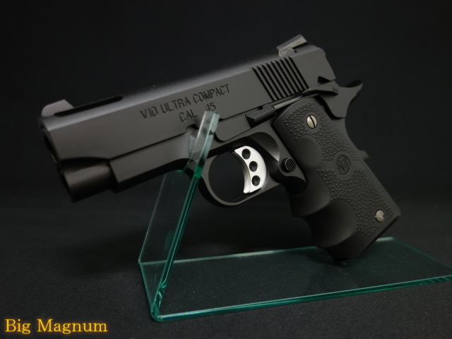 東京マルイ V10 ULTRACOMPACT ブラック シルバーマガジン付き 東京