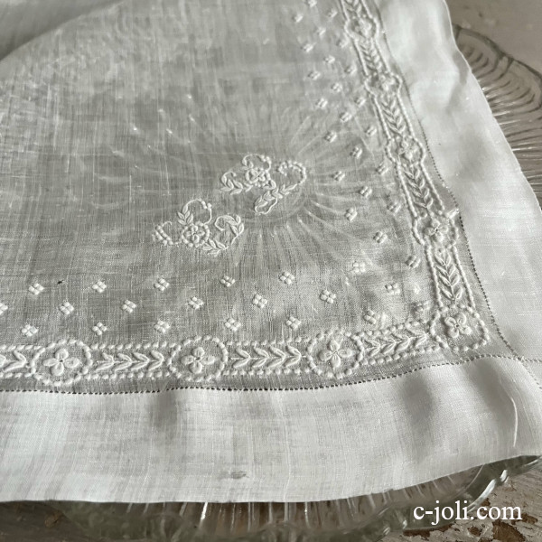 E-655 フランスアンティークレースハンカチ 19世紀手刺繍＆麻ローン