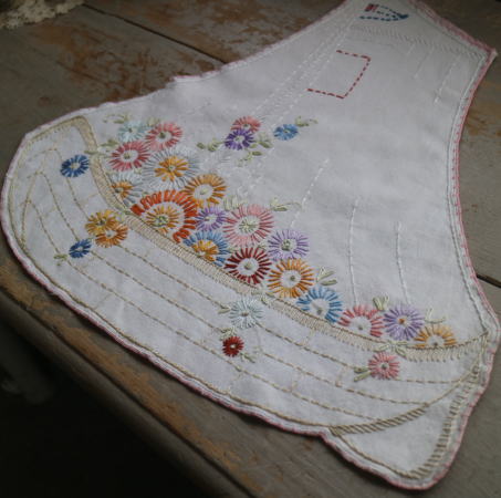 E-777 イギリスアンティークリネン小物入れ 手刺繍リネンウォールポケット