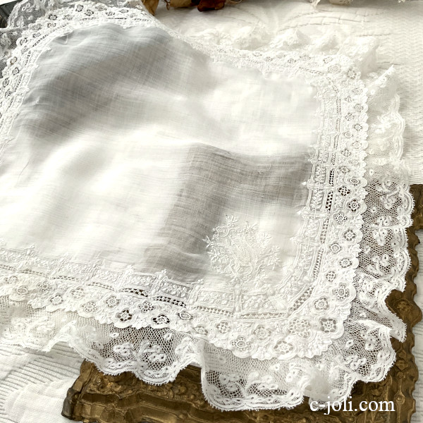 パリ発送】E1211フランスアンティークレースハンカチ 19世紀手刺繍