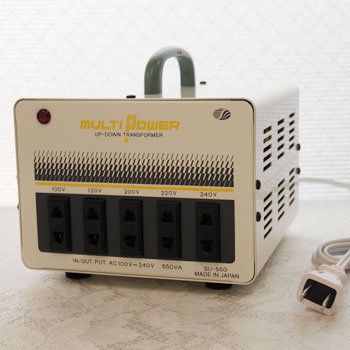 SU-550｜ほぼ世界中の電圧に対応したマルチトランス 寝室や書斎に最適
