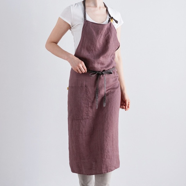 鮮やかでありながら深い色合いがお洒落なリネンエプロンです。ギフトや