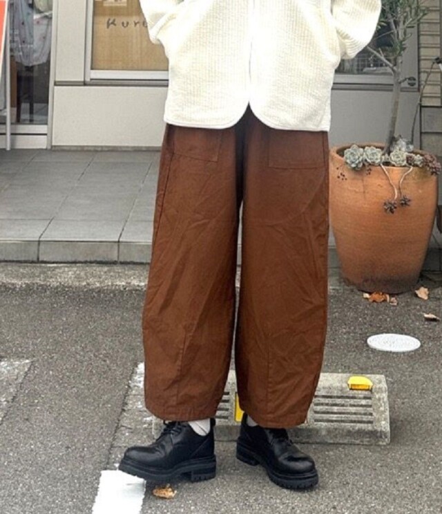 prit バックサテン 裾ダーツ ベイカーパンツ（ブラウン）