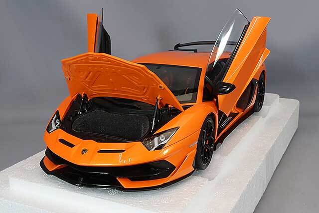 オートアート コンポジット 1/18 ランボルギーニ アヴェンタドール SVJ