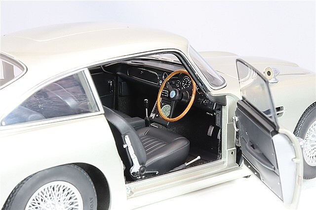 オートアート コンポジット 1/18 アストンマーティン DB5 ボンドカー