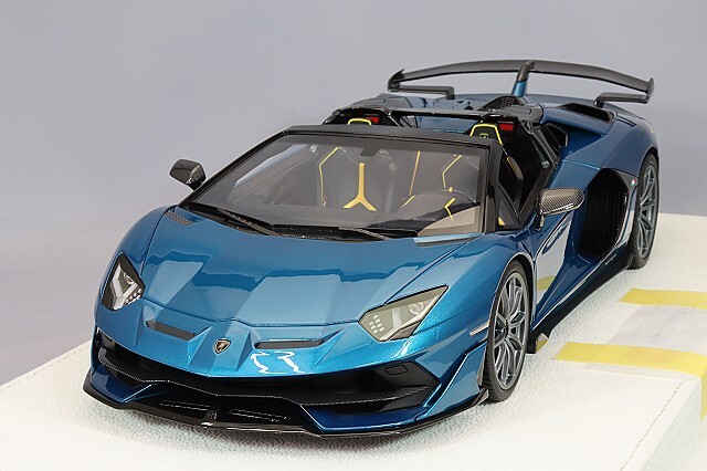 アイドロン 1/18 ランボルギーニ アヴェンタドール SVJ ロードスター