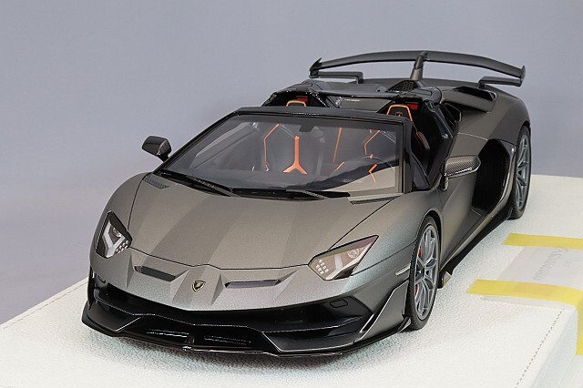 アイドロン 1/18 ランボルギーニ アヴェンタドール SVJ ロードスター