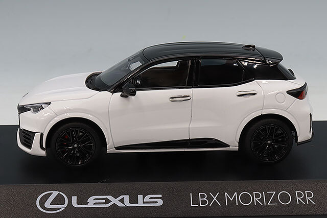 京商 1/43 レクサス LBX MORIZO RR ホワイトノーヴァガラスフレーク