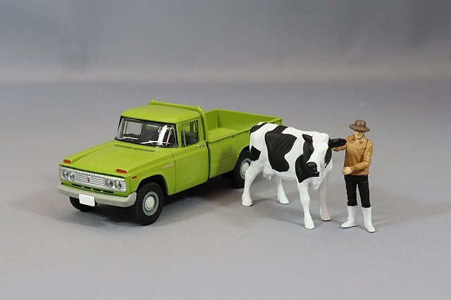 トミカリミテッドヴィンテージ 1/64 トヨタ スタウト 緑 フィギュア付