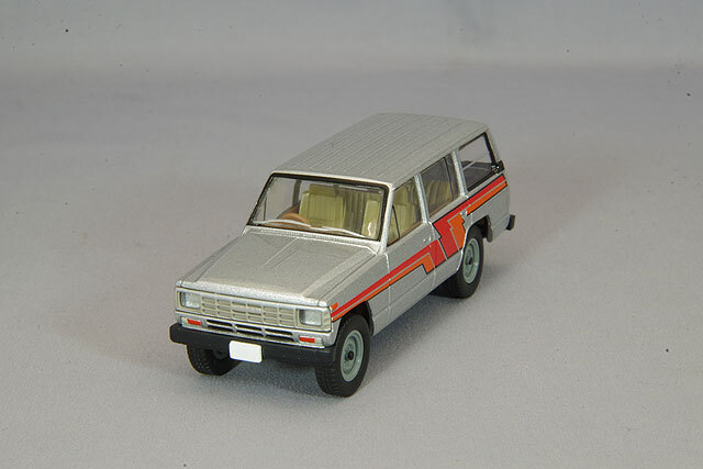 トミカリミテッドヴィンテージ NEO 1/64 日産 サファリ エクストラバン