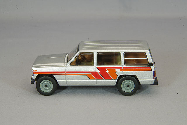 トミカリミテッドヴィンテージ NEO 1/64 日産 サファリ エクストラバン