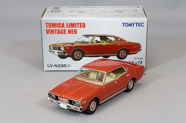 トミカリミテッドヴィンテージ NEO 1/64 日産 セドリック 330型 4ドア