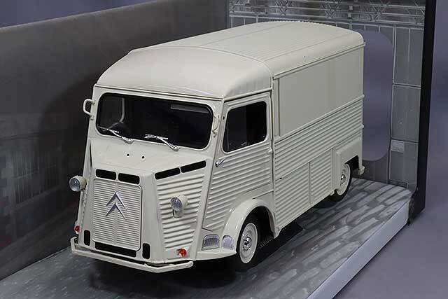 ソリド 1/18 シトロエン タイプ HY 1969 ベージュ