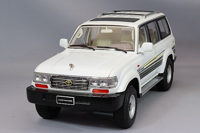 KENGFai(ケンファイ) 1/18 トヨタ ランドクルーザー VX-R (LC80) ホワイト