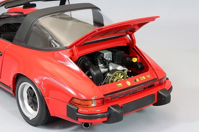 ミニチャンプス 1/18 ポルシェ 911 カレラ 3.2 タルガ 1983 レッド