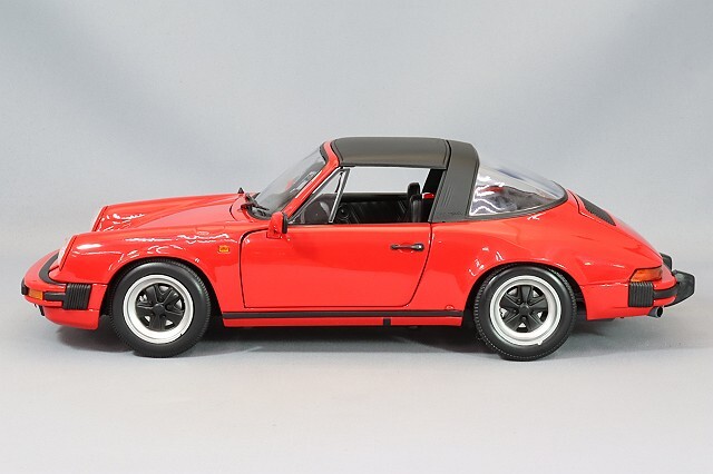 ミニチャンプス 1/18 ポルシェ 911 カレラ 3.2 タルガ 1983 レッド