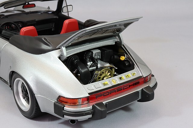 ミニチャンプス 1/18 ポルシェ 911 カレラ 3.2 カブリオレ 1983