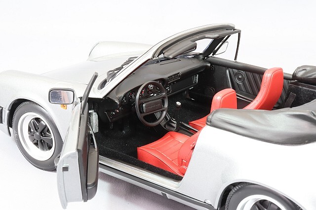 ミニチャンプス 1/18 ポルシェ 911 カレラ 3.2 カブリオレ 1983