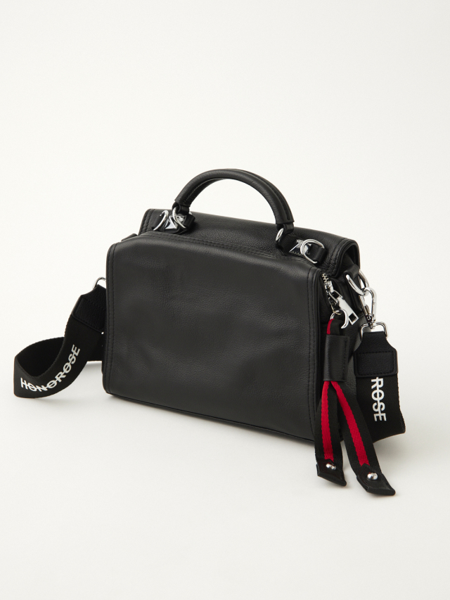 ロゴショルダー付きスクエアバッグ la primavera online store