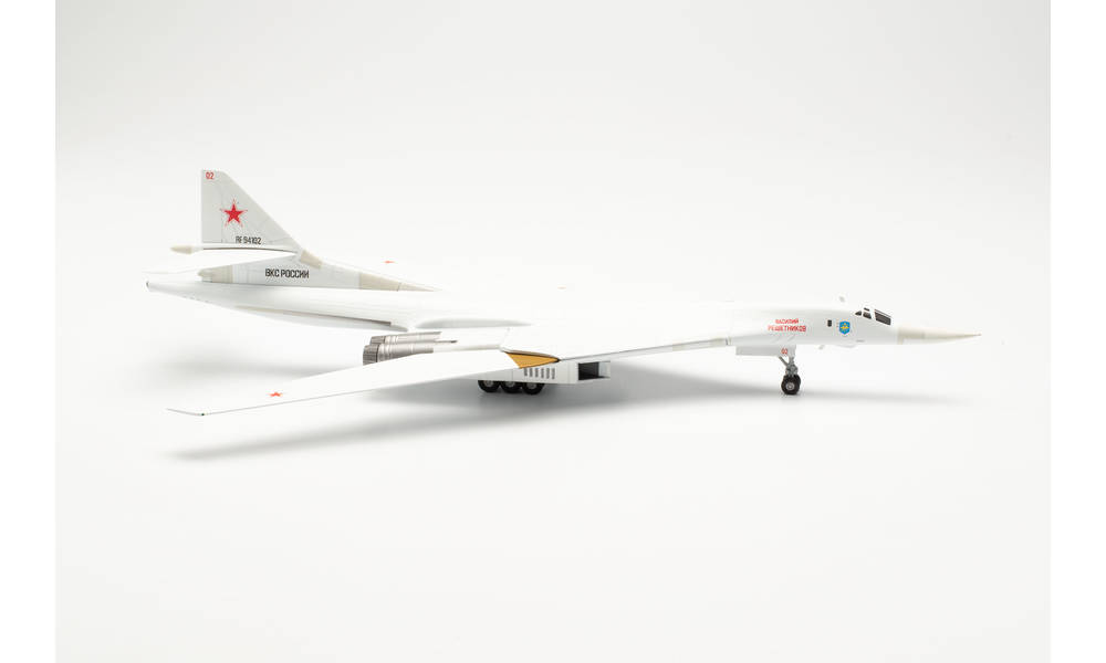 herpa wings 1/200 TU-160 ロシア空軍 エンゲリス空軍基地 RF-94102/02