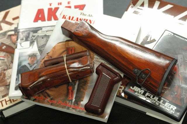GHK AKM木製ハンドガード・ストックセット・リフィニッシュ