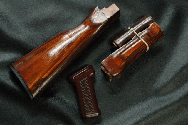 GHK AKM木製ハンドガード・ストックセット・リフィニッシュ