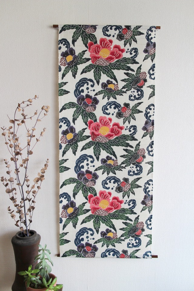 紅型タペストリー 【波に牡丹】 新築・開店祝い等特別な贈り物にもお