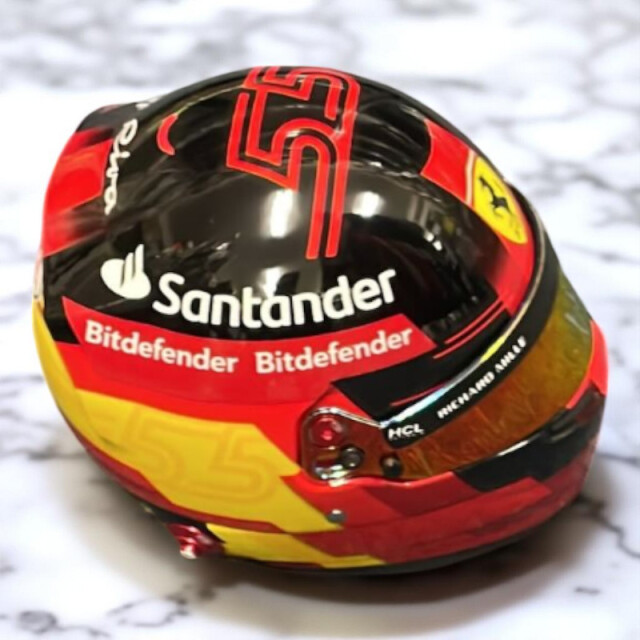 C.サインツ直筆サイン入 2023 1/2ヘルメット F1グッズ・ミニカーの