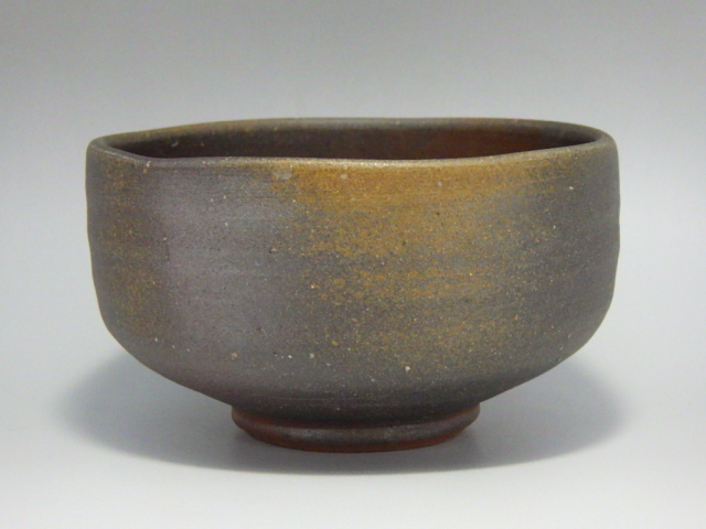 柴岡秀泉（備前緋襷磨き手抹茶茶碗）