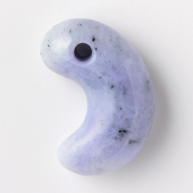 勾玉 糸魚川翡翠 （いといがわひすい） ラベンダー 透過 （小滝川産