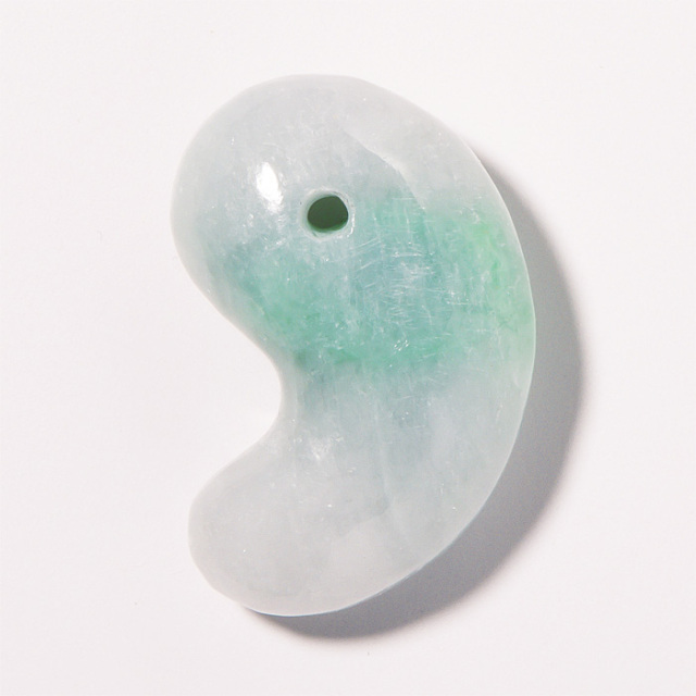 勾玉 糸魚川翡翠 （いといがわひすい） 透過 桐箱付 No.377 | 神棚・神