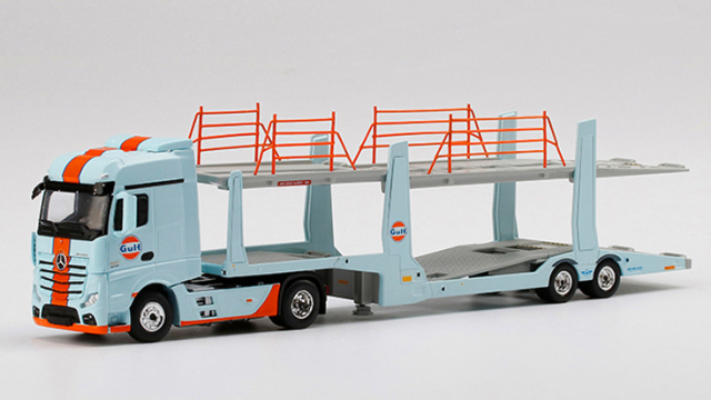 MINI GT 1/64 メルセデス ベンツ アクトロス w/カーキャリア ガルフ(左