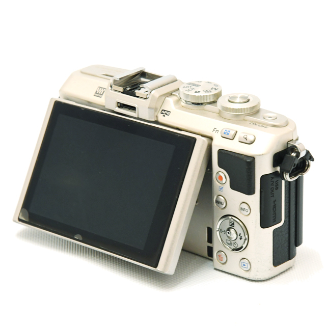 中古】オリンパス ミラーレス一眼 PEN E-PL7 シルバー【D】