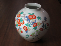 有田焼 十四代酒井田柿右衛門 濁手 枝垂桜文 花瓶