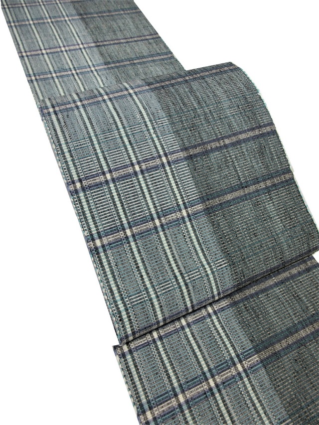 憧れの本場結城紬、手紡ぎ真綿糸をタテ・ヨコ全てに使用された手織りの