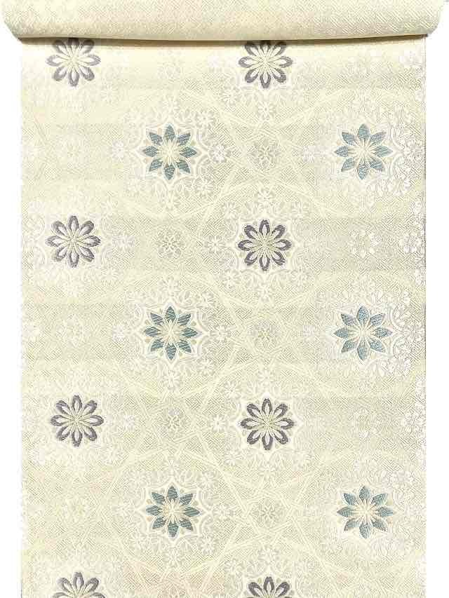 西陣縦錦の帯地を使用したバックと三分じめ(写真6) 西陣縦錦の帯地を