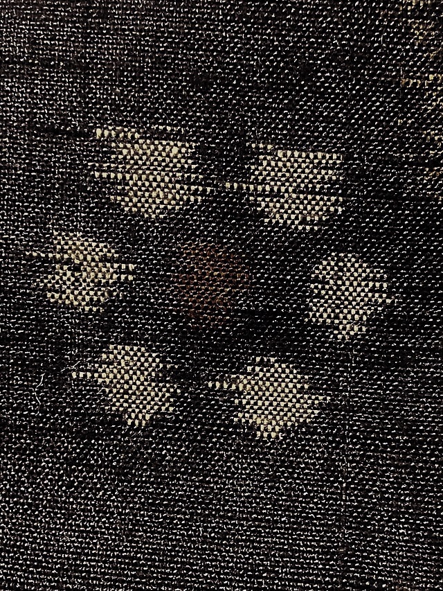 小千谷紬 柿泥染｜自然の色を身に纏う 笹蔓文様｜着物セレクト専門店