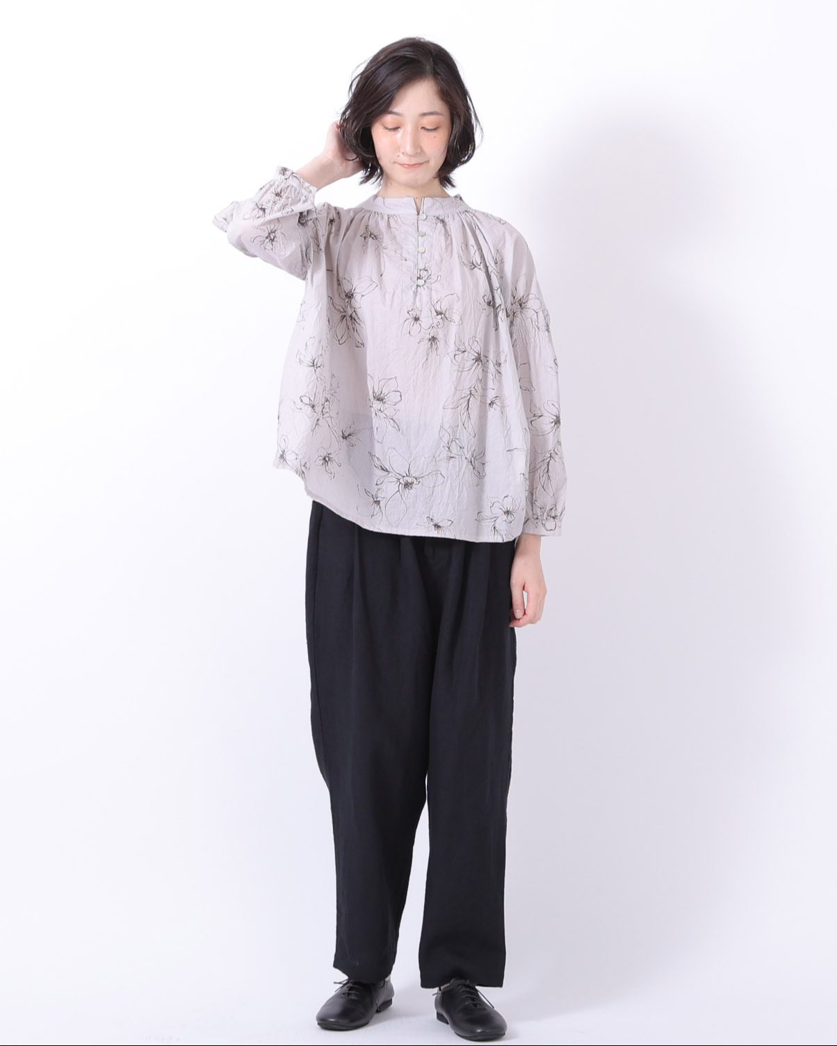 コットンワッシャーフラワープリントギャザーブラウス