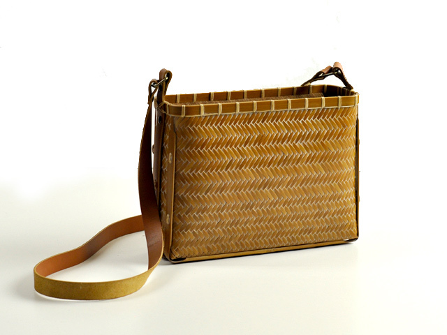 網代編みバッグ ショルダーバッグ/cross body bag/ポシェット/竹かご