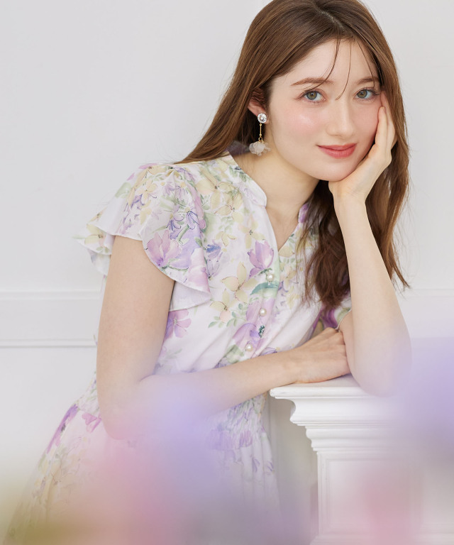 ウエストシャーリングスキッパーフラワープリントワンピース