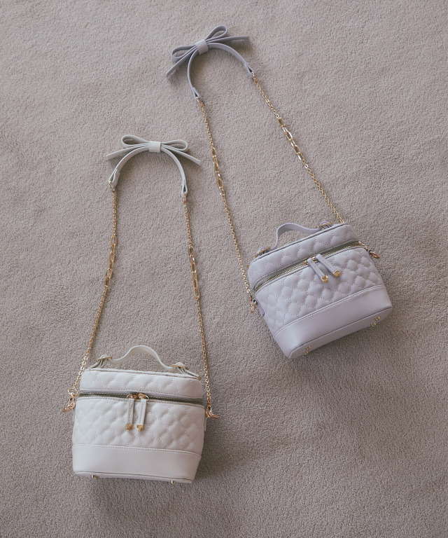 リボンショルダー付きクローバーキルティング×裏地チェリー柄バニティ