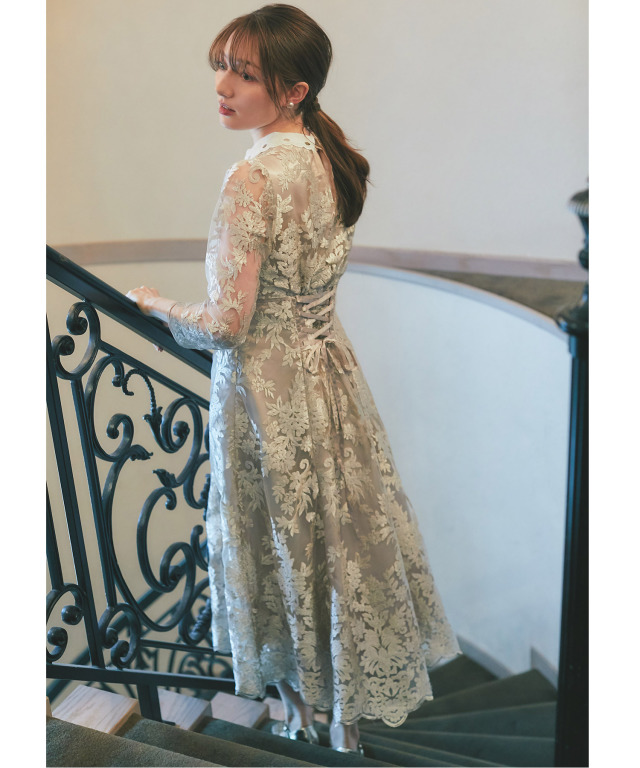 取り外し可能な立体フラワー襟付きレースワンピース