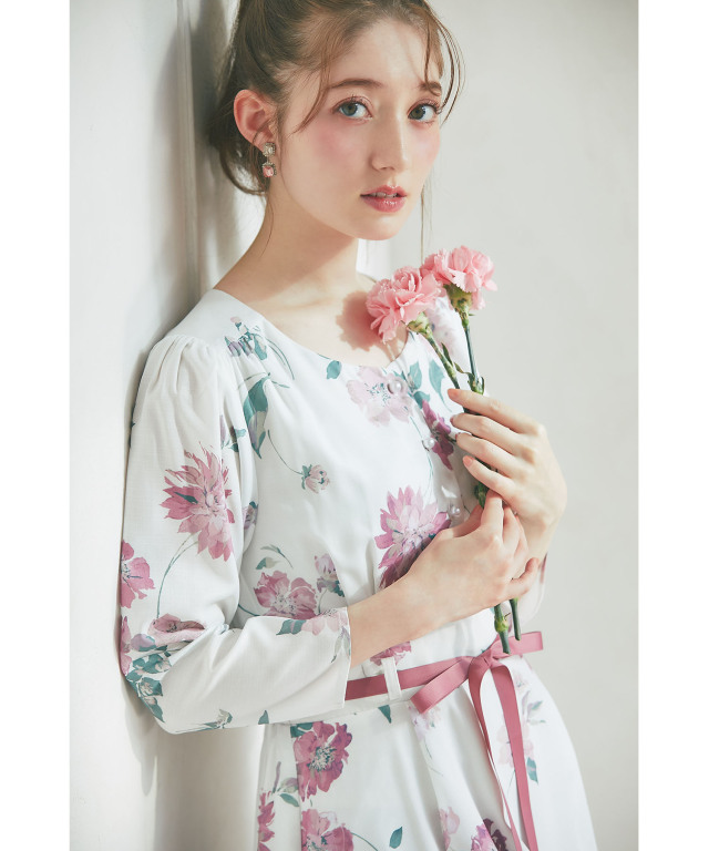 ウエストリボン付きパール釦フラワープリントワンピース